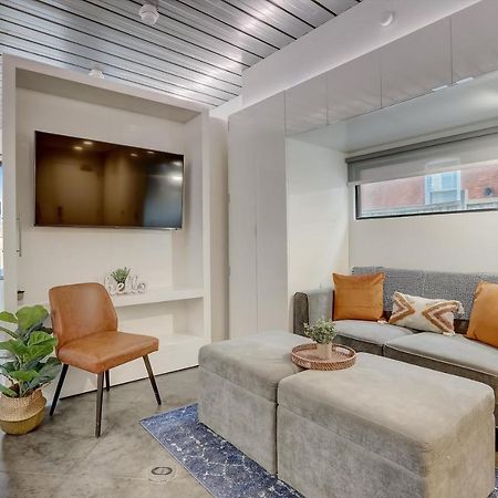 Frontdesk Mikros On Ashbury Micro Apts Cleveland Exteriör bild