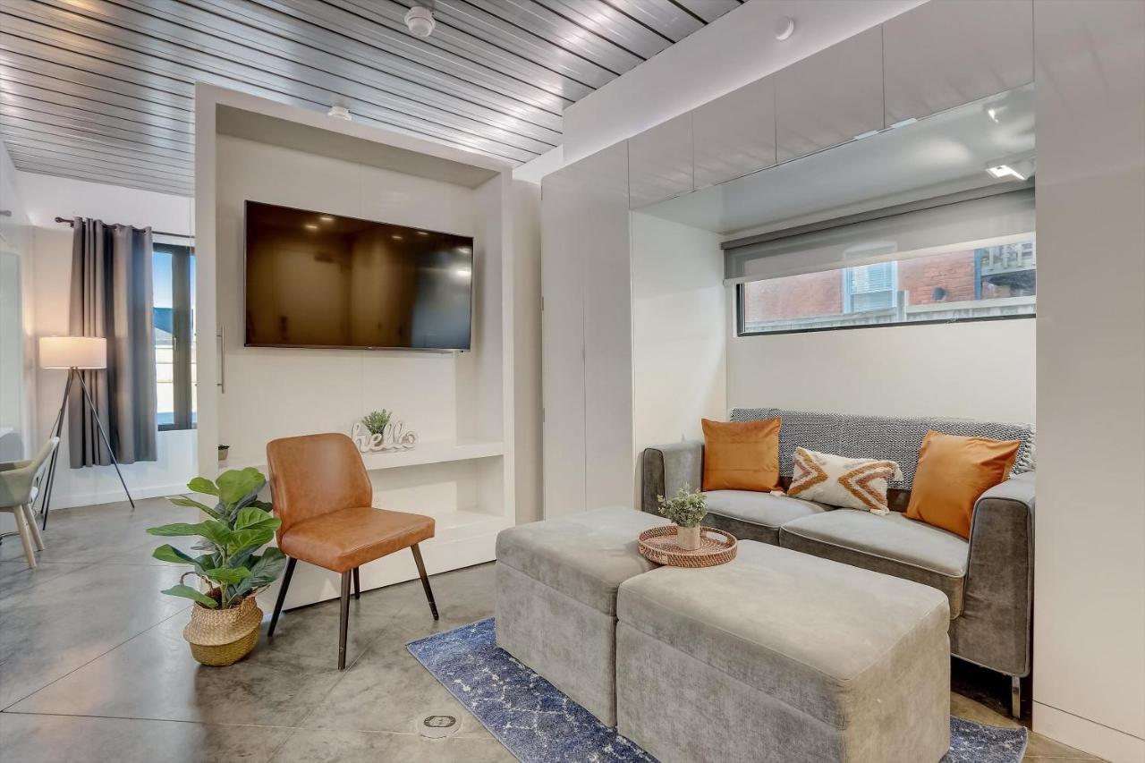 Frontdesk Mikros On Ashbury Micro Apts Cleveland Exteriör bild